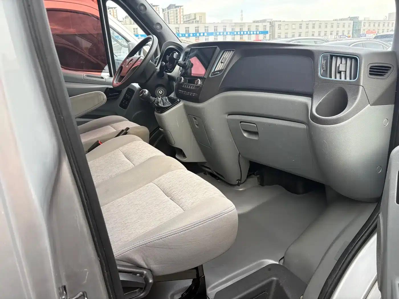 Tuano 2020 2.5T Manual Short Wheelbase Mid-Roof 5/6 Seat 4J25TC3 — миниатюра 5