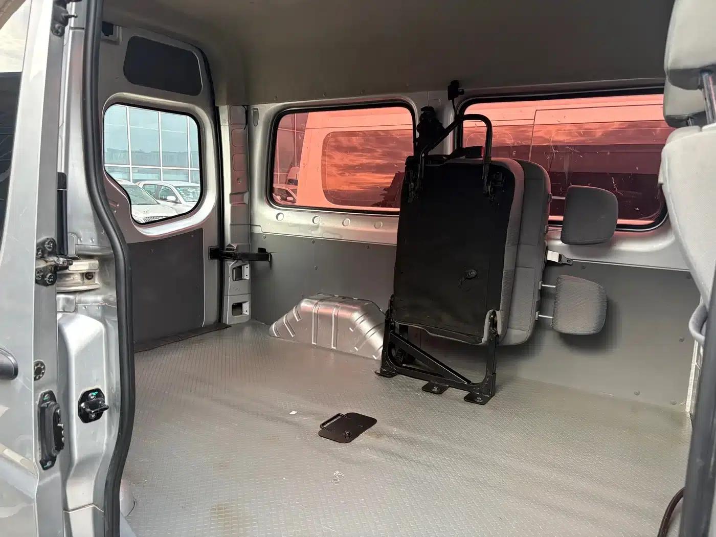 Tuano 2020 2.5T Manual Short Wheelbase Mid-Roof 5/6 Seat 4J25TC3 — миниатюра 6