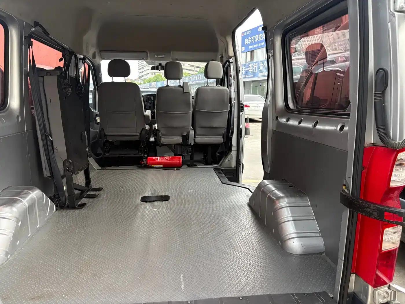 Tuano 2020 2.5T Manual Short Wheelbase Mid-Roof 5/6 Seat 4J25TC3 — миниатюра 7