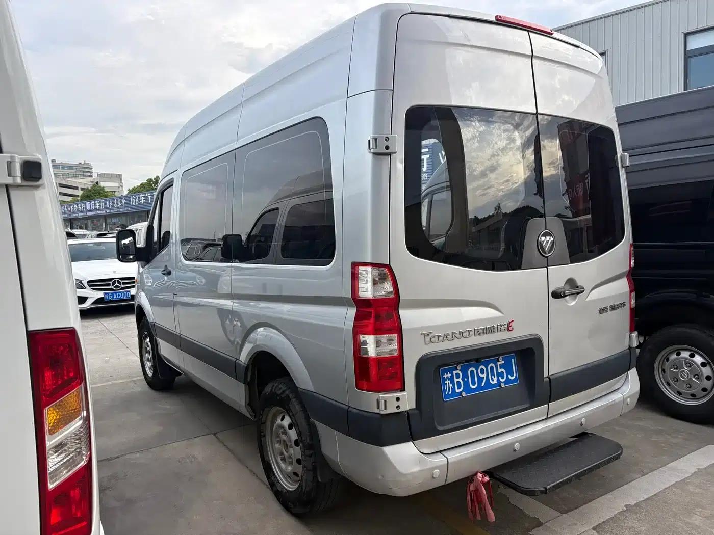 Tuano 2020 2.5T Manual Short Wheelbase Mid-Roof 5/6 Seat 4J25TC3 — миниатюра 8