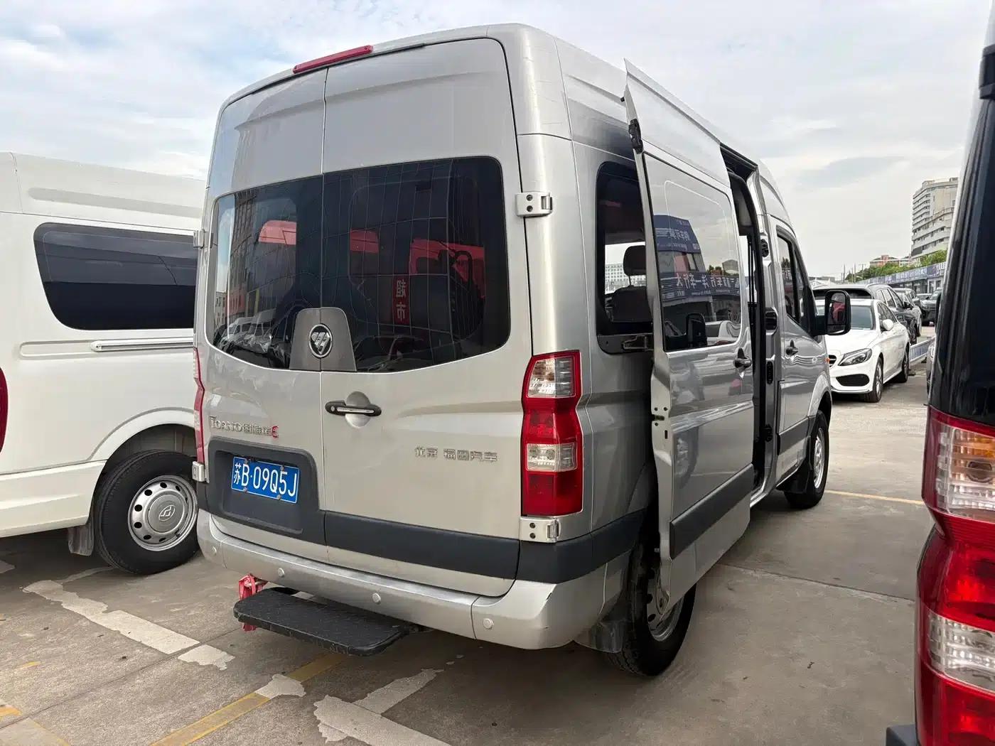 Tuano 2020 2.5T Manual Short Wheelbase Mid-Roof 5/6 Seat 4J25TC3 — миниатюра 9