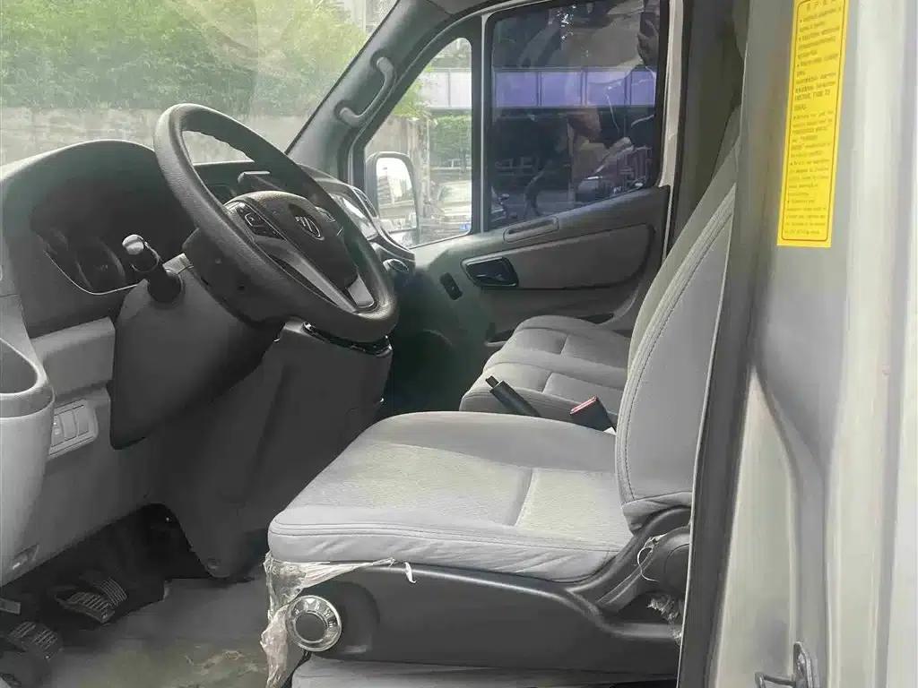 2023 Tuano, Cummins 2.8T manual transmission, multi-functional, long wheelbase, mid-roof, dual rear tires, 7/9 seats. — миниатюра 6