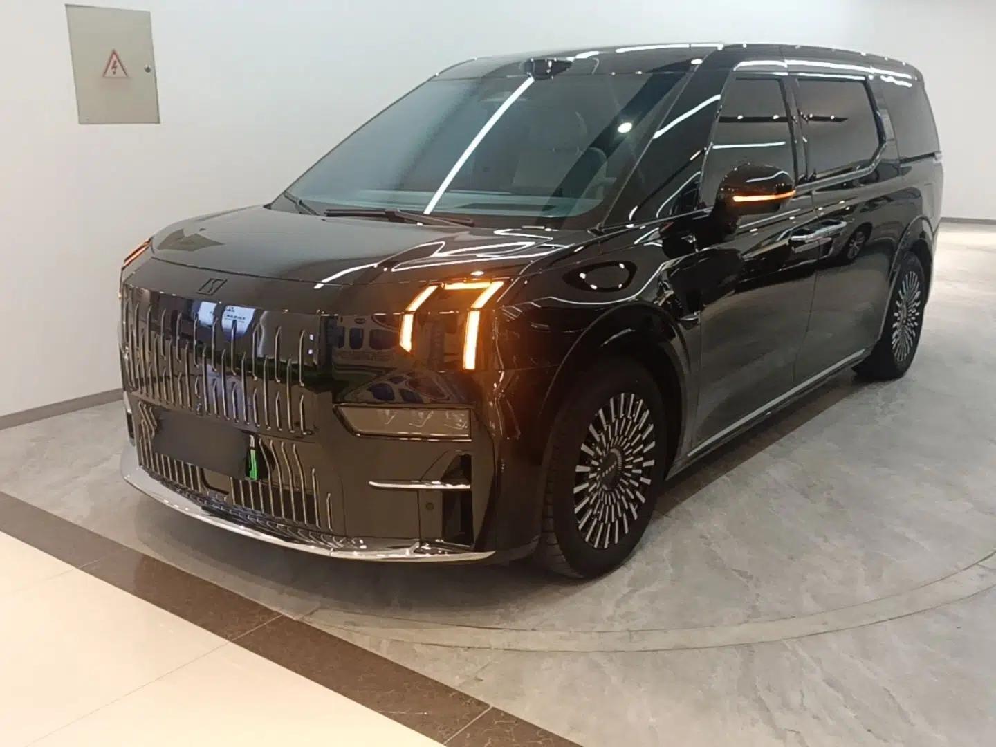Zeekr 009 2024 Six-Seat Executive Version 4WD 108 kWh — миниатюра 1