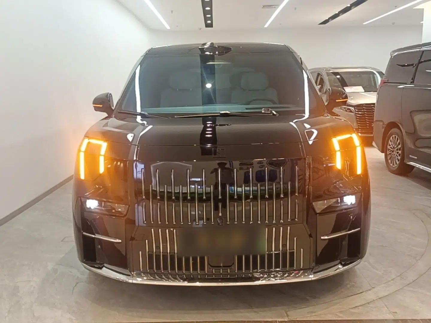Zeekr 009 2024 Six-Seat Executive Version 4WD 108 kWh — миниатюра 2