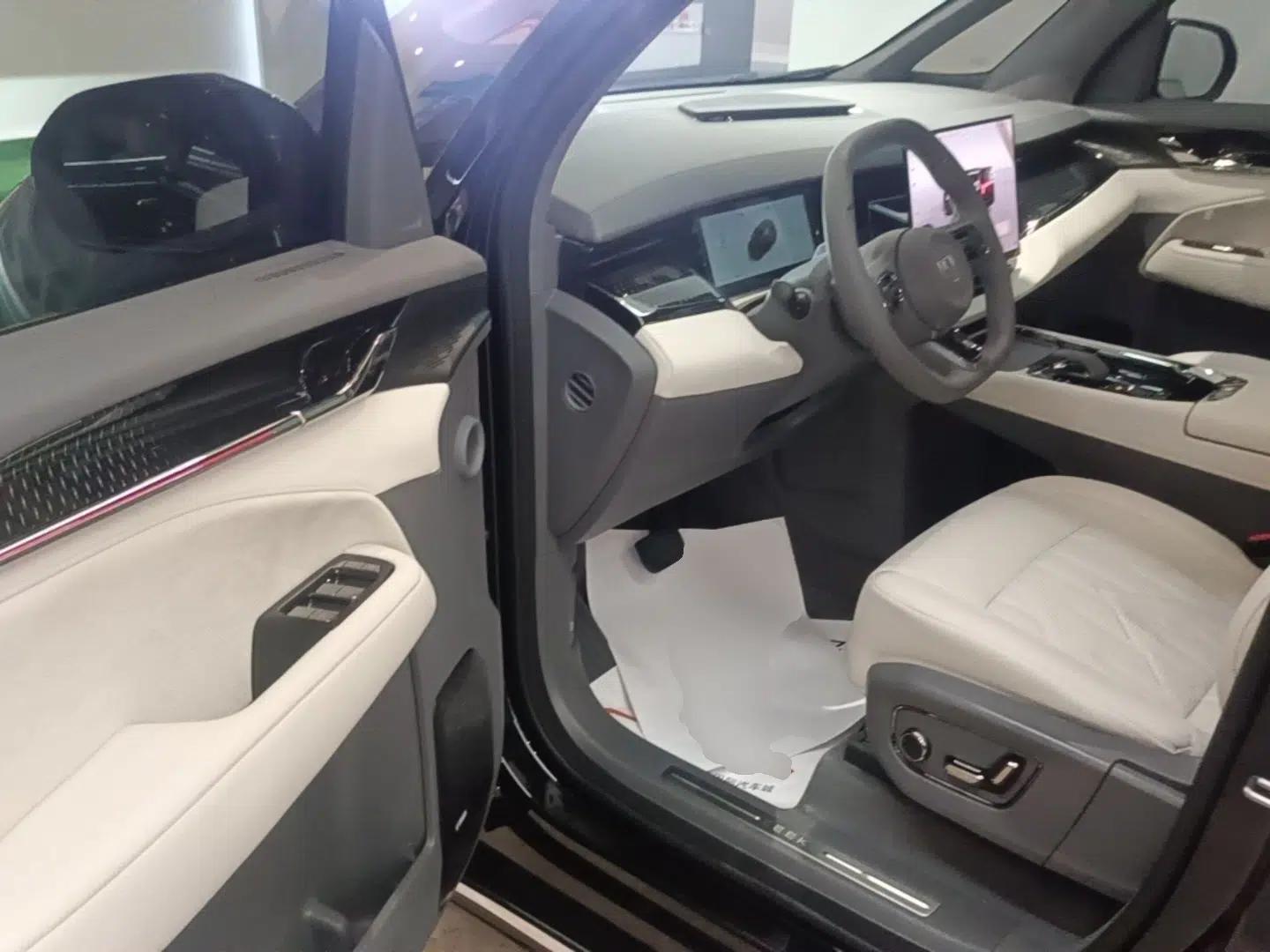 Zeekr 009 2024 Six-Seat Executive Version 4WD 108 kWh — миниатюра 19