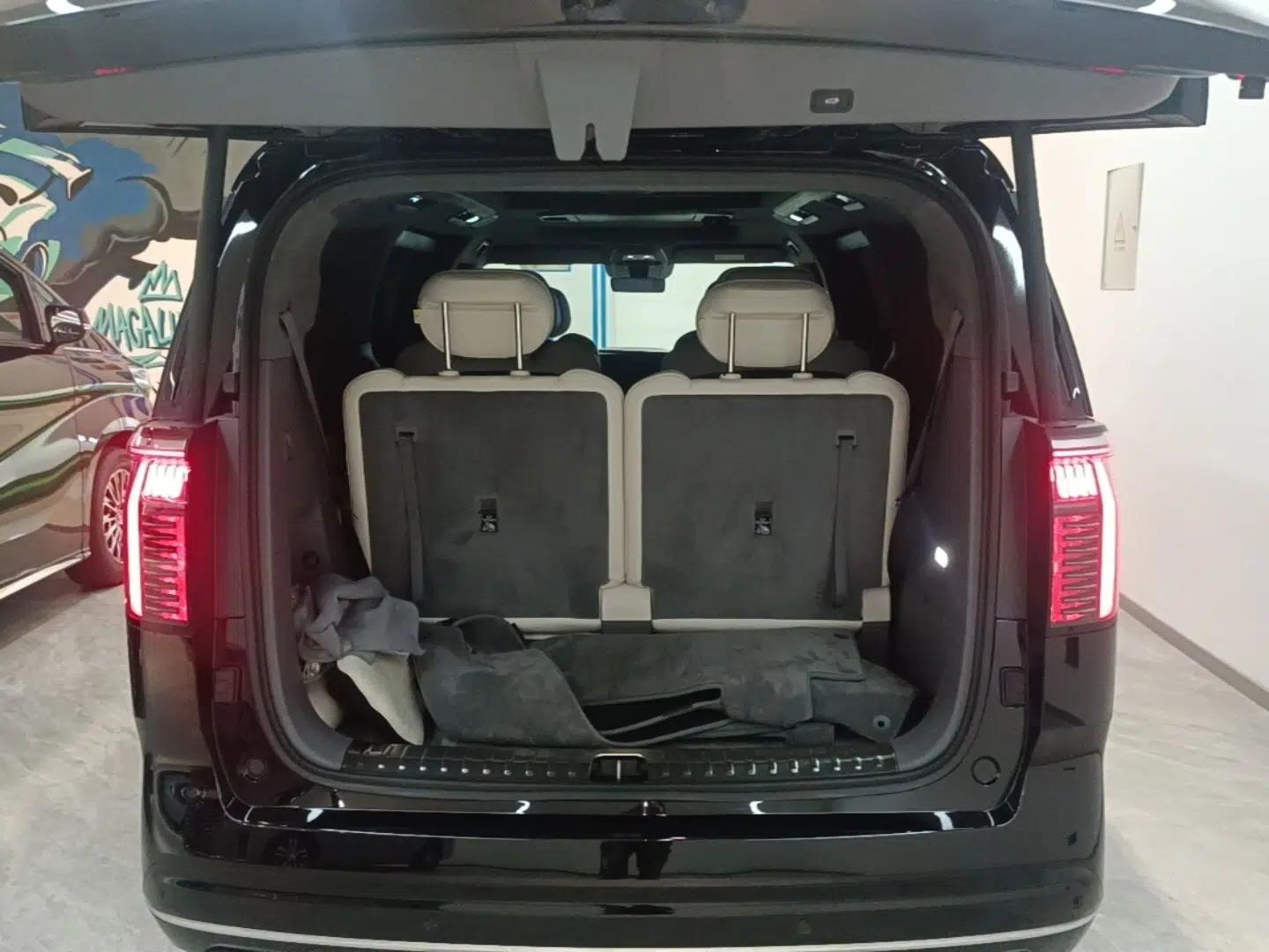 Zeekr 009 2024 Six-Seat Executive Version 4WD 108 kWh — миниатюра 22
