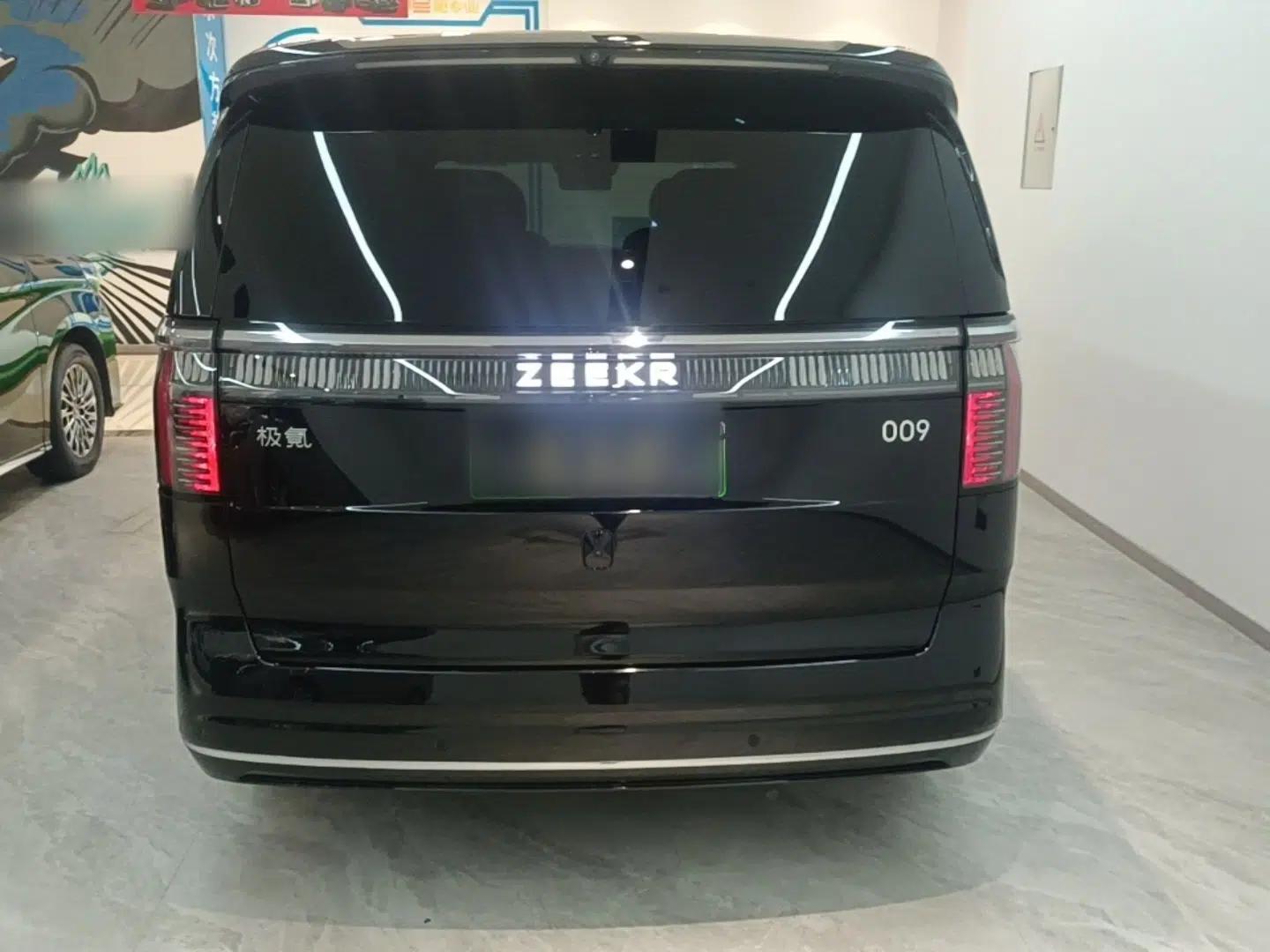 Zeekr 009 2024 Six-Seat Executive Version 4WD 108 kWh — миниатюра 5