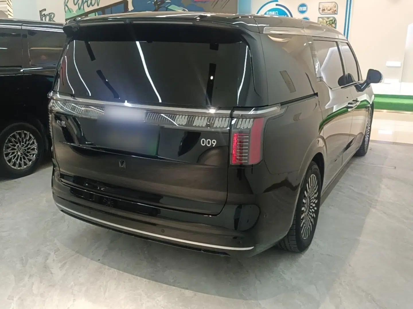 Zeekr 009 2024 Six-Seat Executive Version 4WD 108 kWh — миниатюра 6