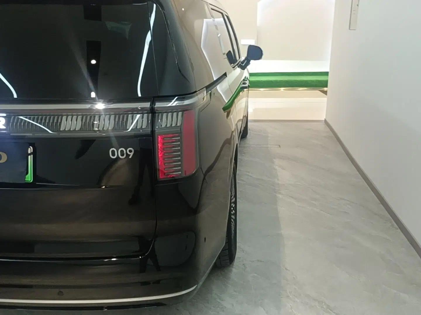 Zeekr 009 2024 Six-Seat Executive Version 4WD 108 kWh — миниатюра 7