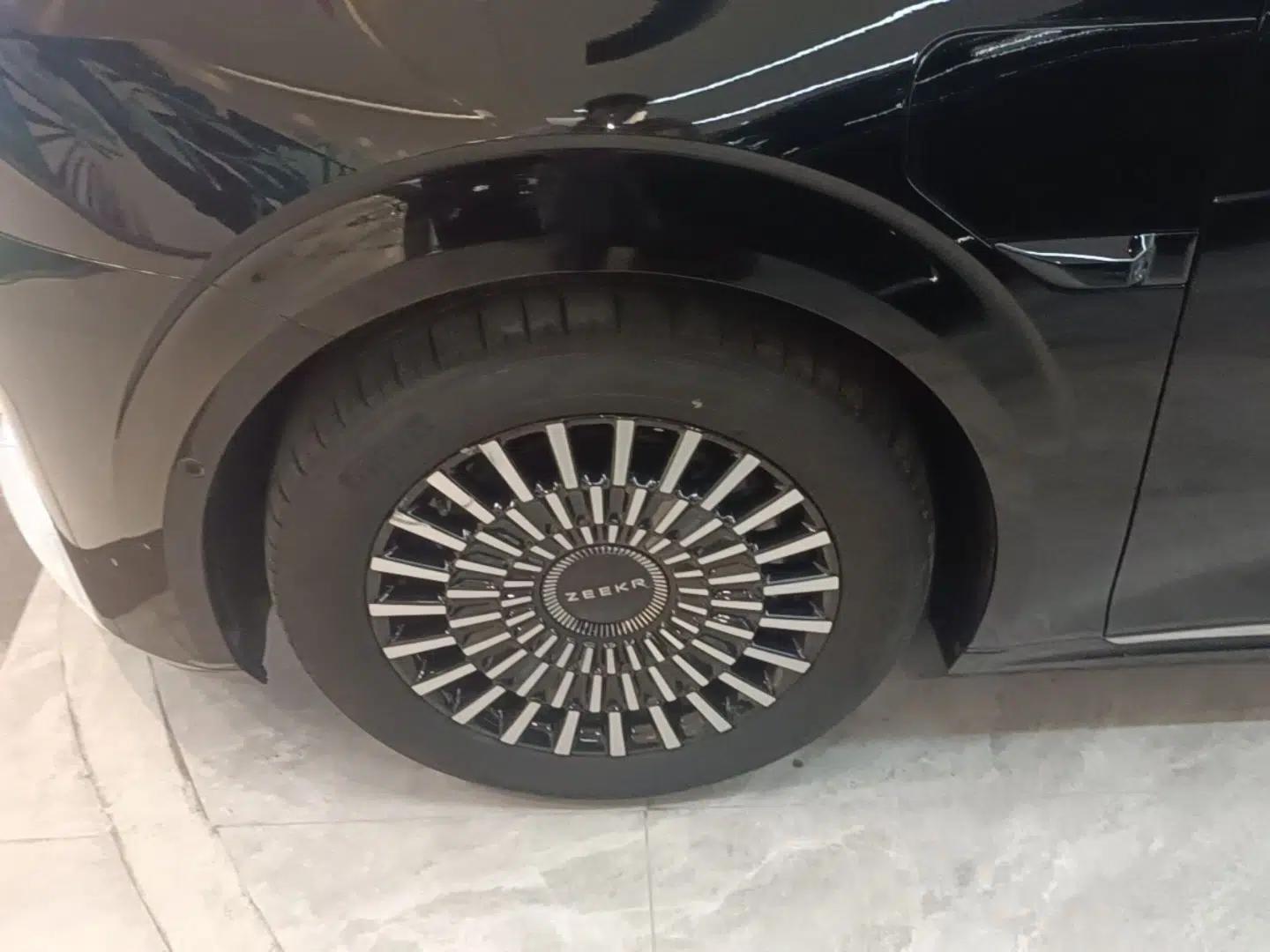 Zeekr 009 2024 Six-Seat Executive Version 4WD 108 kWh — миниатюра 8