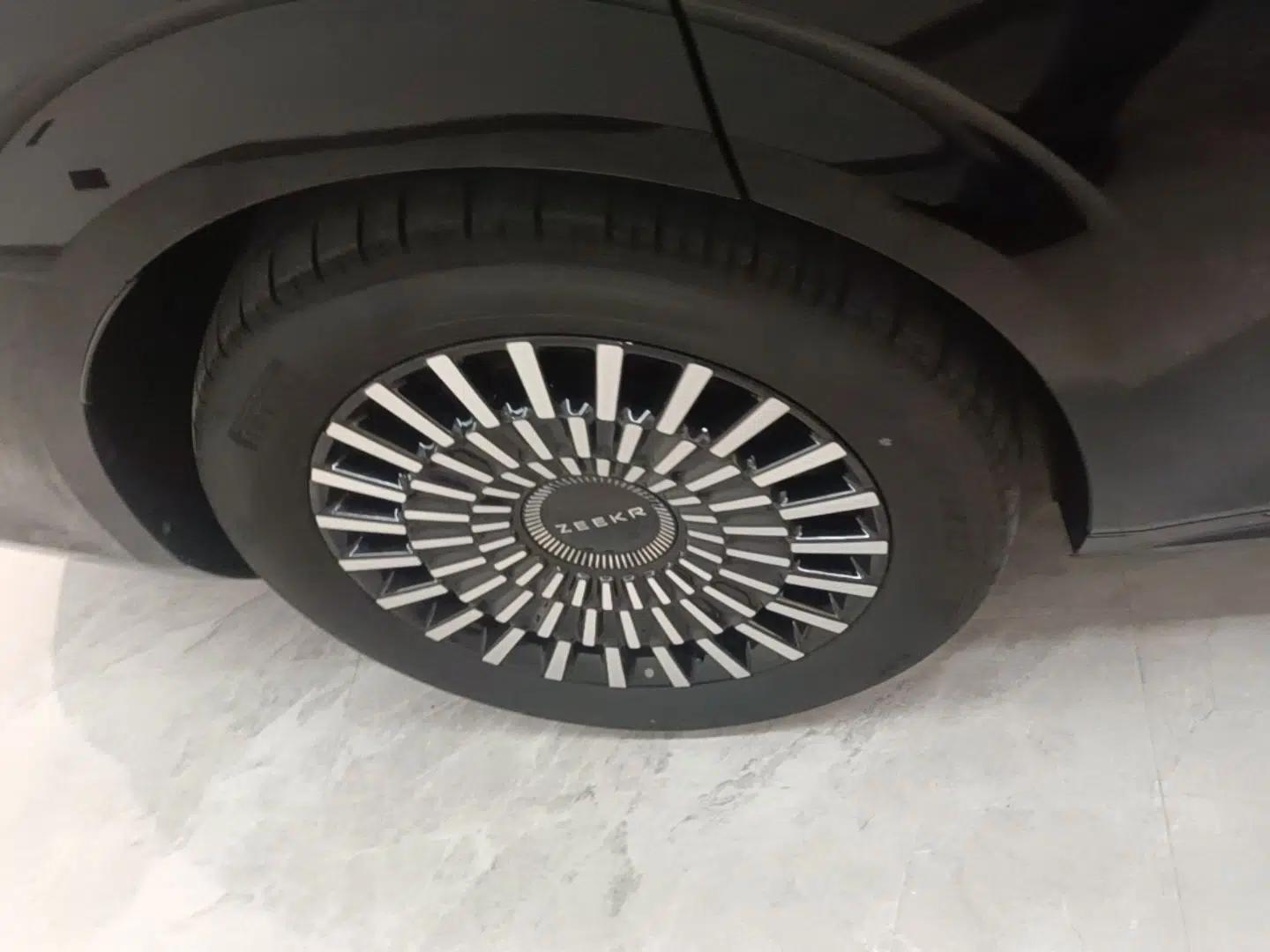 Zeekr 009 2024 Six-Seat Executive Version 4WD 108 kWh — миниатюра 10