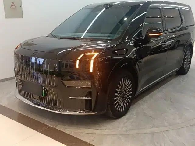 Zeekr 009 2024 Six-Seat Executive Version 4WD 108 kWh