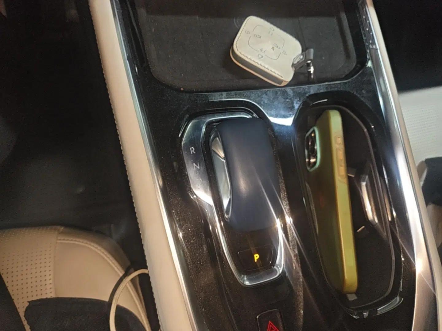 Zeekr 009 2024 Six-Seat Executive Version 4WD 108 kWh — миниатюра 17