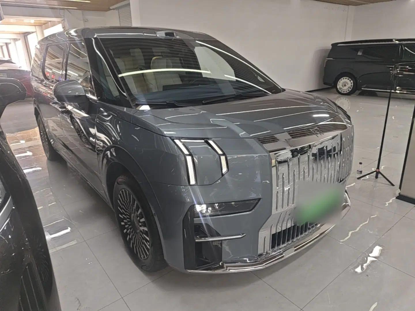 Zeekr 009 2024 Six-Seat Executive Version 4WD 108 kWh — миниатюра 3