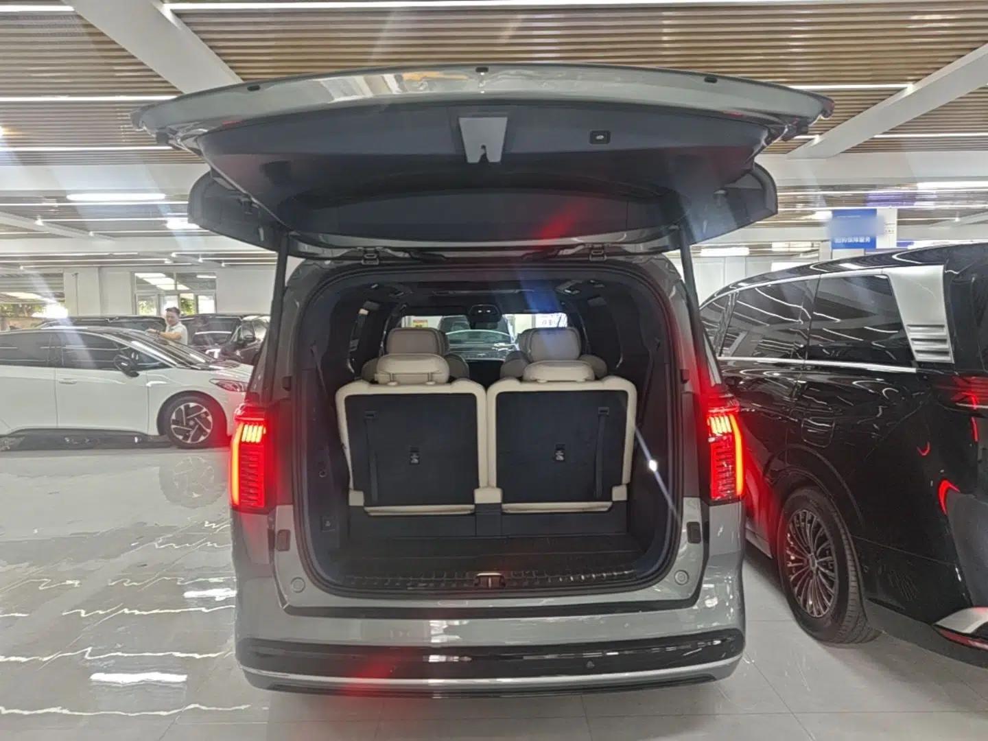 Zeekr 009 2024 Six-Seat Executive Version 4WD 108 kWh — миниатюра 22