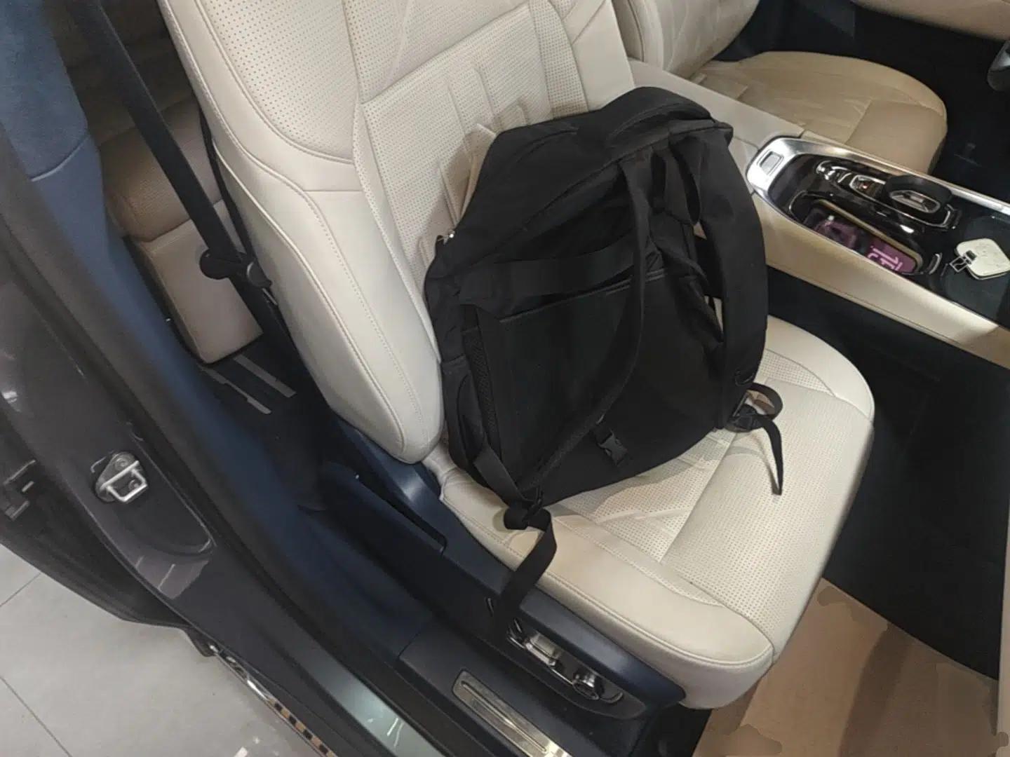 Zeekr 009 2024 Six-Seat Executive Version 4WD 108 kWh — миниатюра 23
