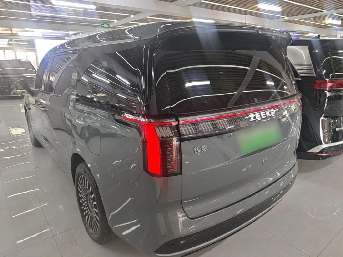 Zeekr 009 2024 Six-Seat Executive Version 4WD 108 kWh — миниатюра 4