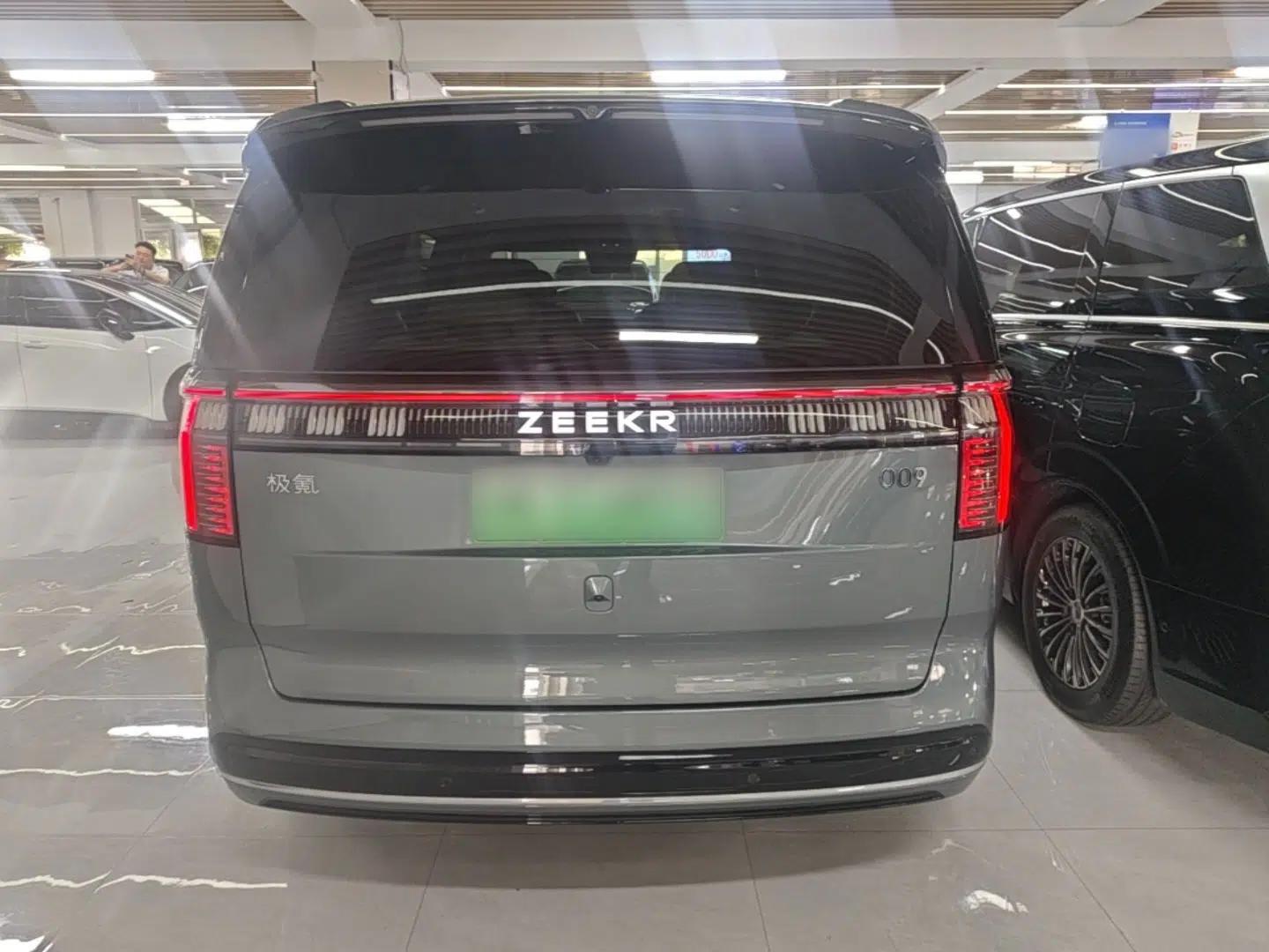 Zeekr 009 2024 Six-Seat Executive Version 4WD 108 kWh — миниатюра 5