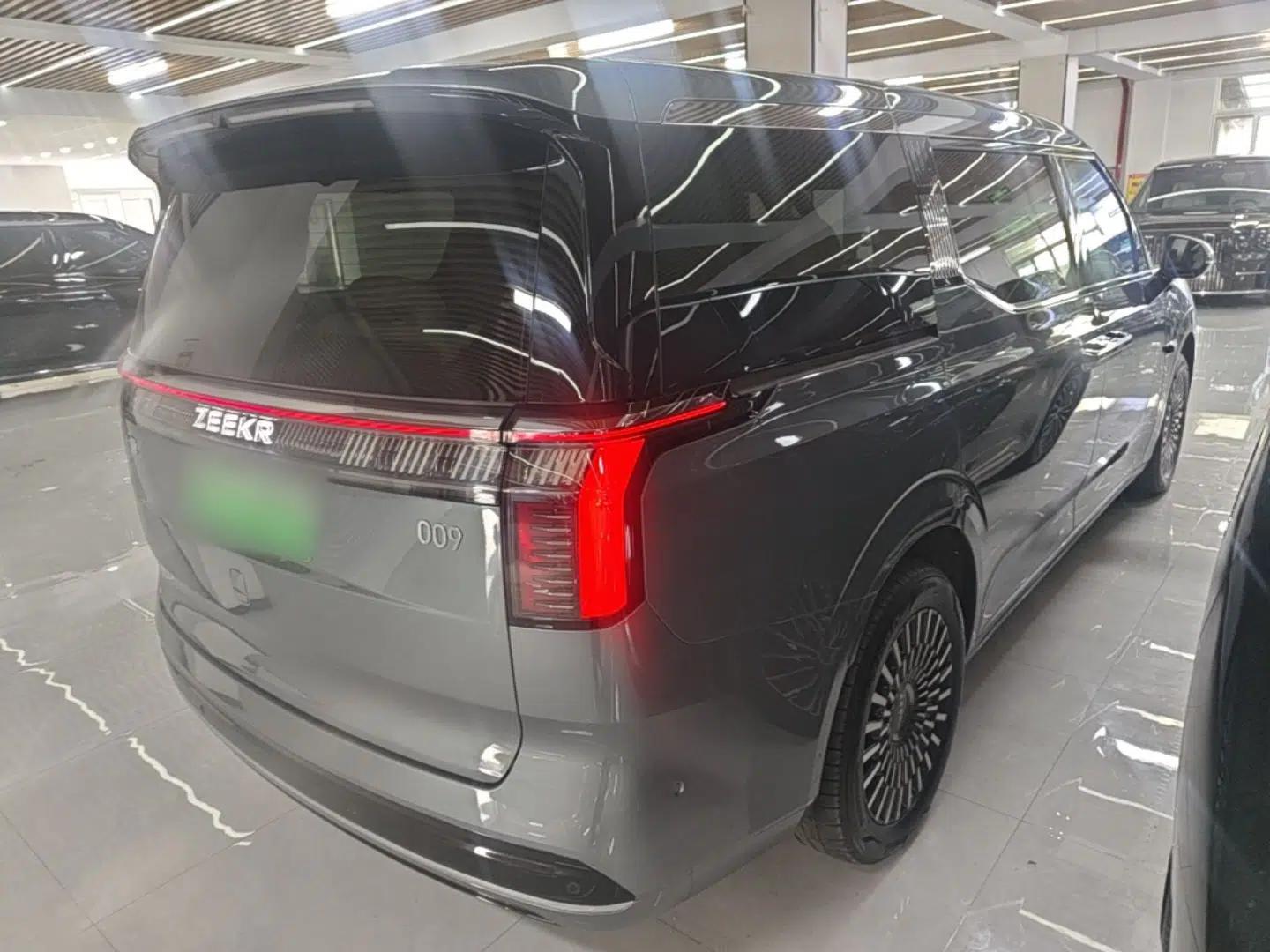 Zeekr 009 2024 Six-Seat Executive Version 4WD 108 kWh — миниатюра 6