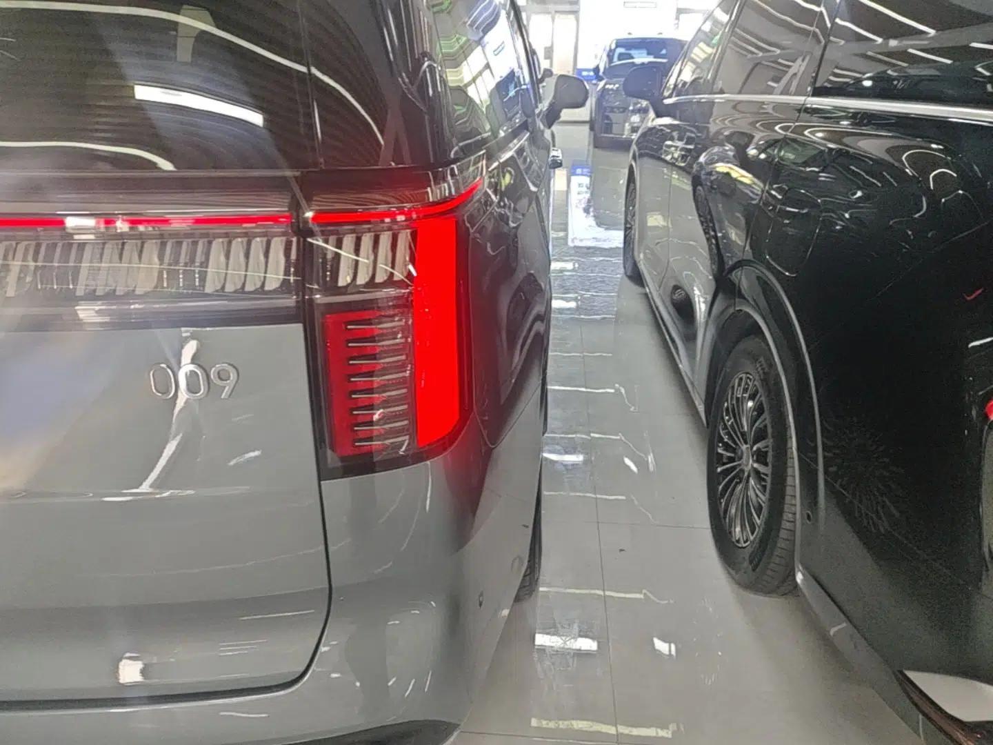 Zeekr 009 2024 Six-Seat Executive Version 4WD 108 kWh — миниатюра 7