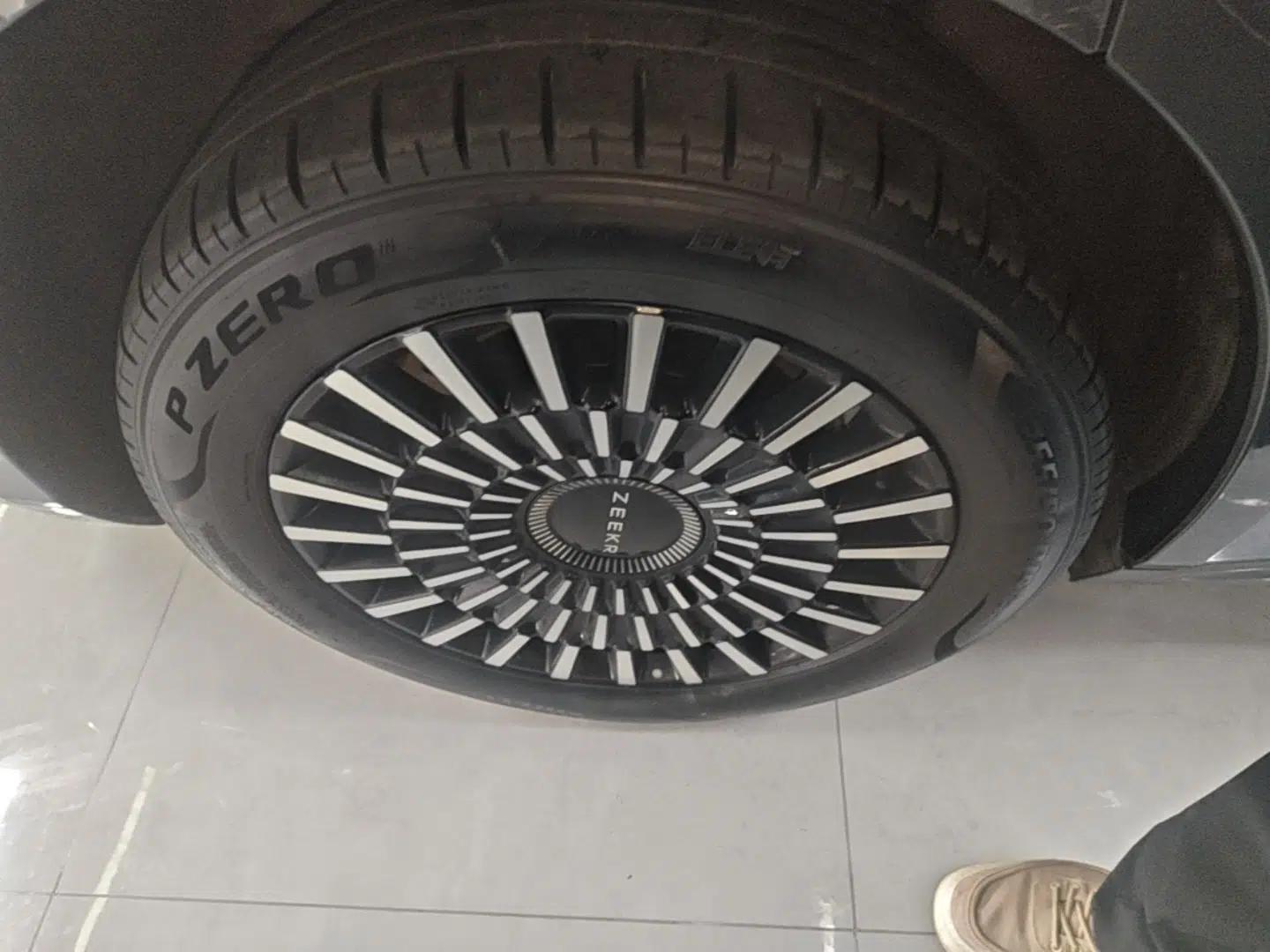 Zeekr 009 2024 Six-Seat Executive Version 4WD 108 kWh — миниатюра 10