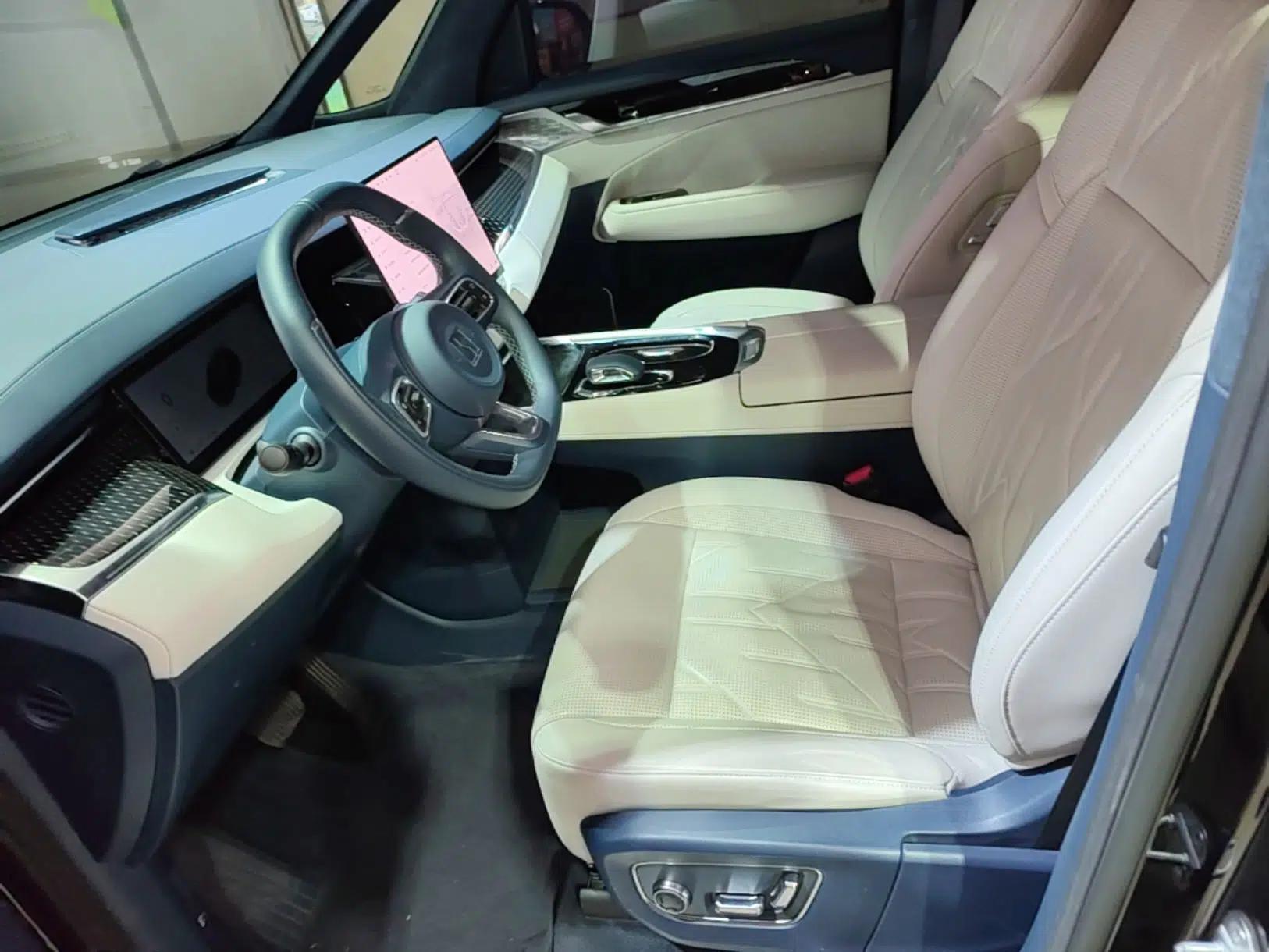 Zeekr 009 2024 Six-Seat Executive Version 4WD 108 kWh — миниатюра 18