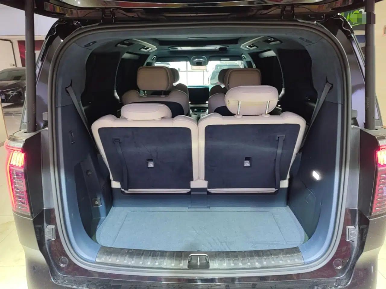 Zeekr 009 2024 Six-Seat Executive Version 4WD 108 kWh — миниатюра 22