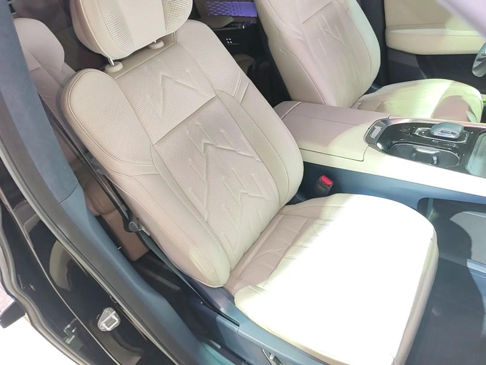 Zeekr 009 2024 Six-Seat Executive Version 4WD 108 kWh — миниатюра 23