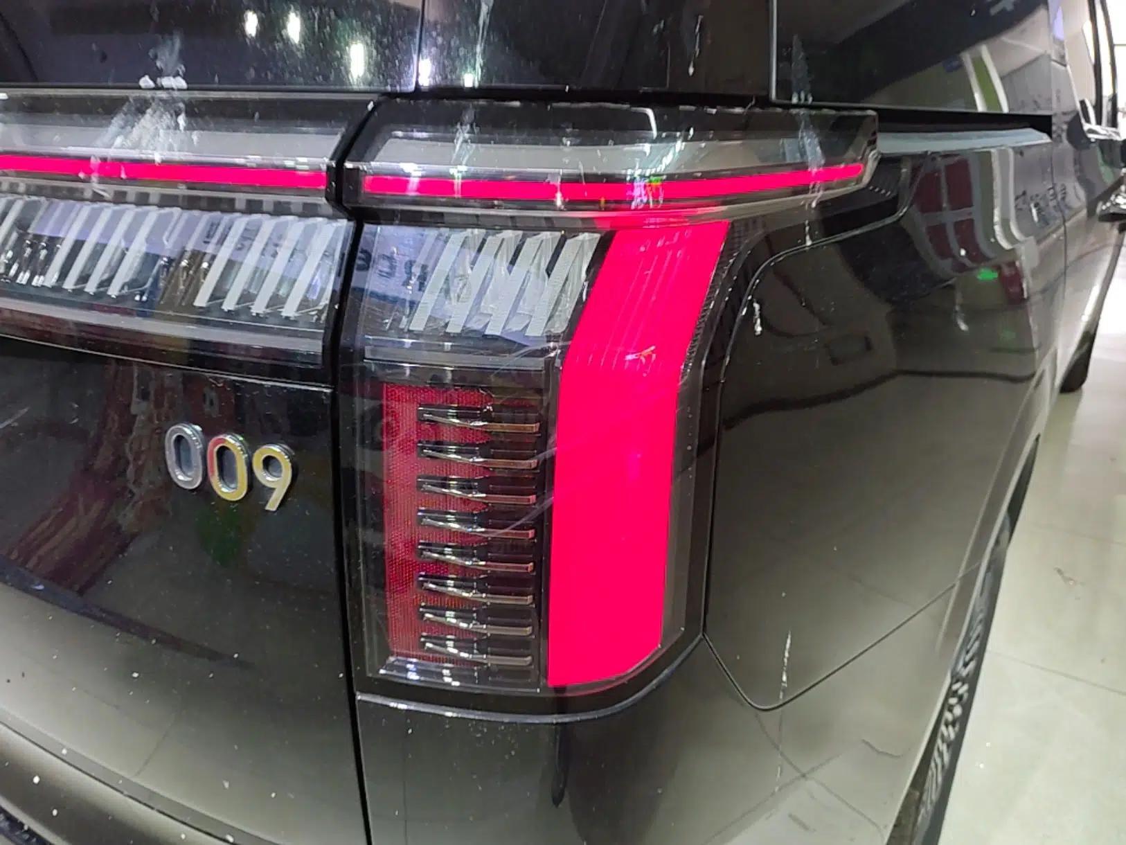 Zeekr 009 2024 Six-Seat Executive Version 4WD 108 kWh — миниатюра 7