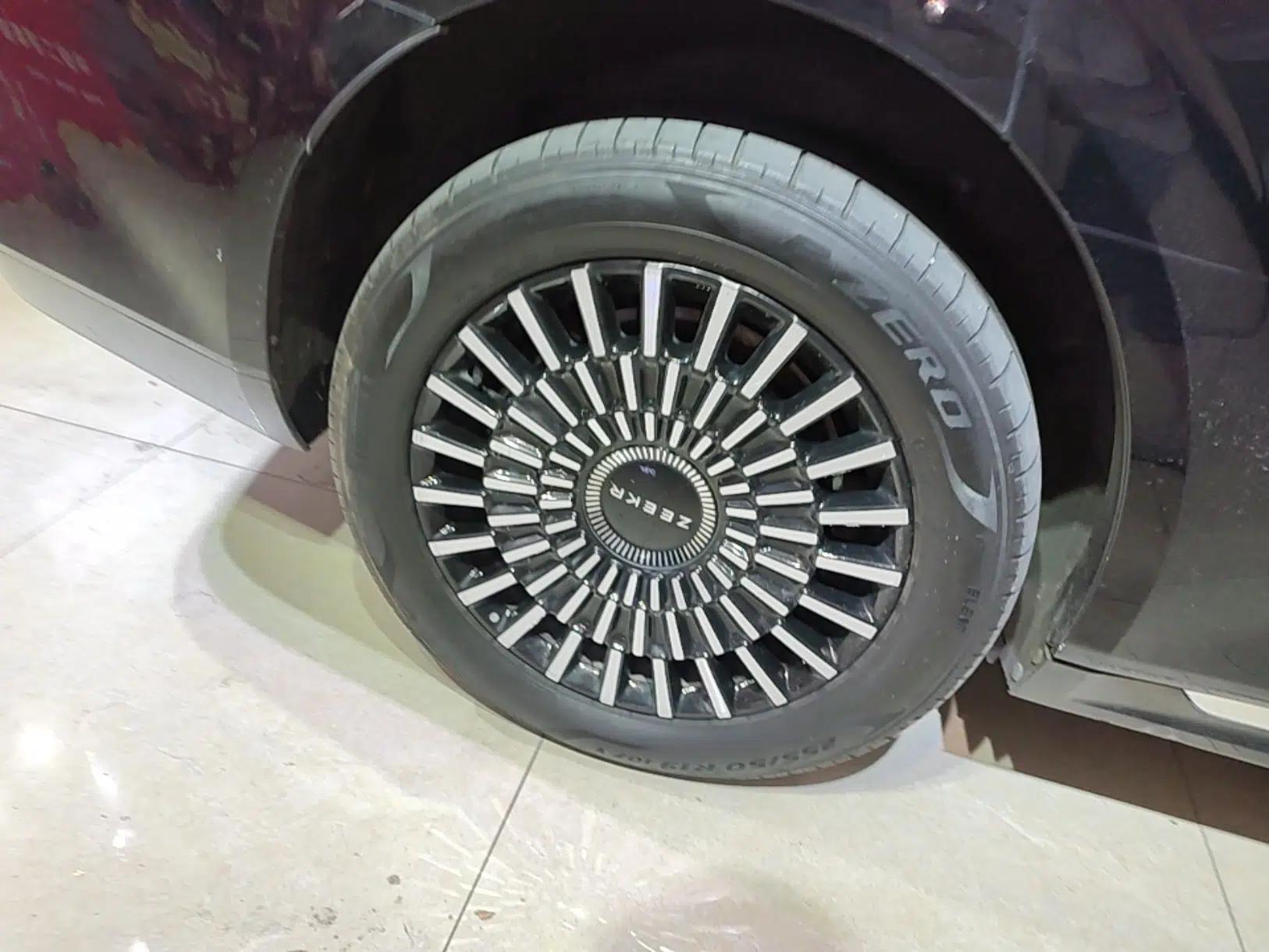 Zeekr 009 2024 Six-Seat Executive Version 4WD 108 kWh — миниатюра 10