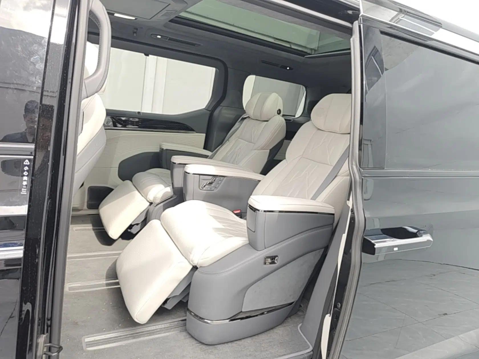 Zeekr 009 2024 7-Seater Aisle Version 108 kWh — миниатюра 19