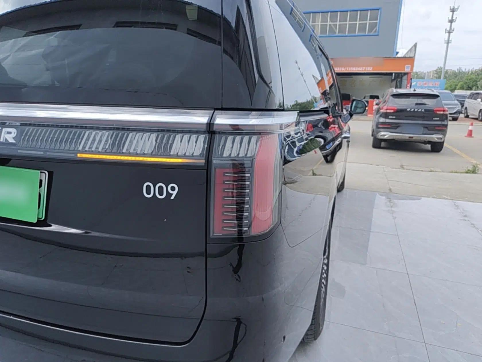 Zeekr 009 2024 7-Seater Aisle Version 108 kWh — миниатюра 8