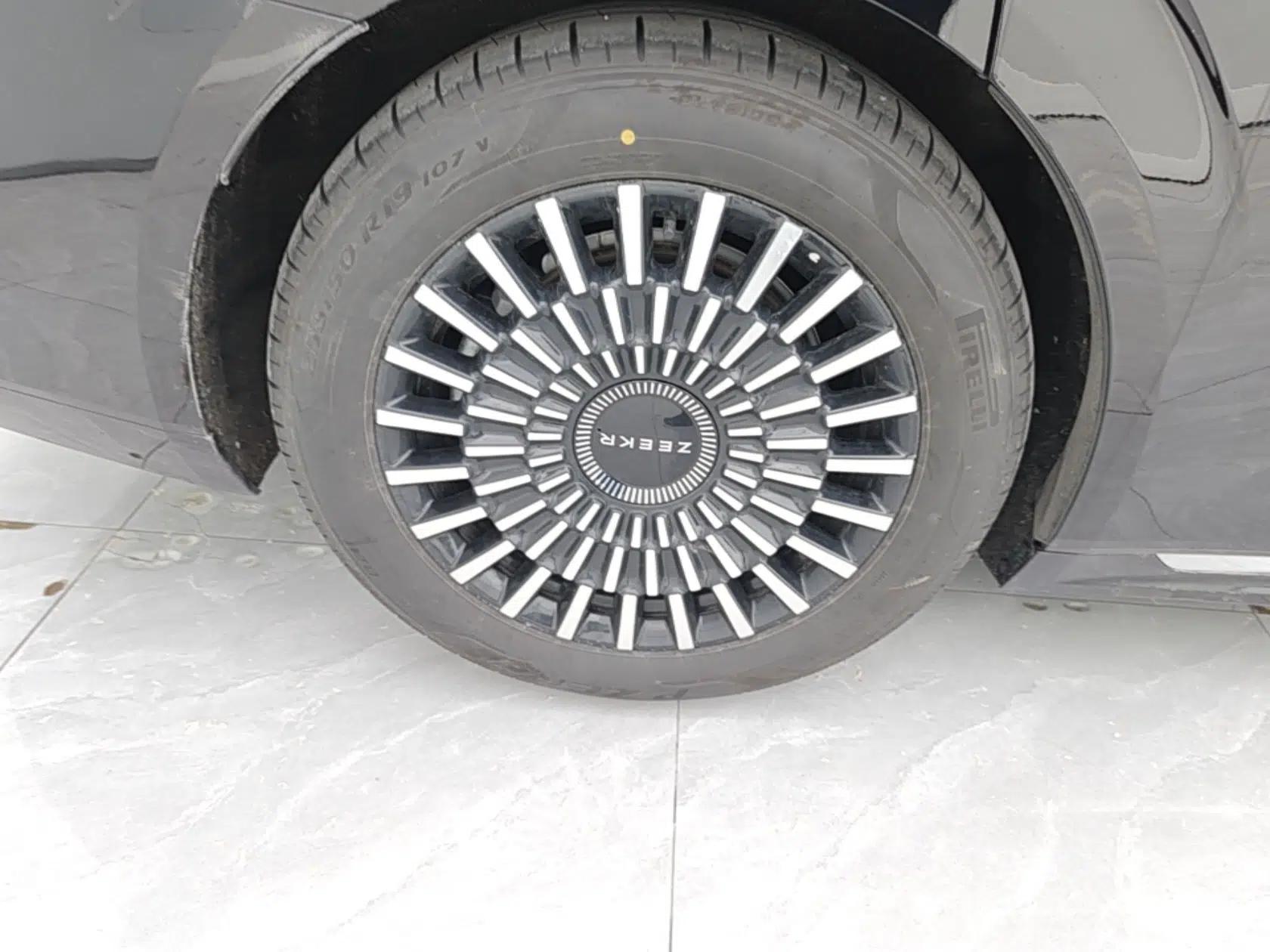 Zeekr 009 2024 7-Seater Aisle Version 108 kWh — миниатюра 10