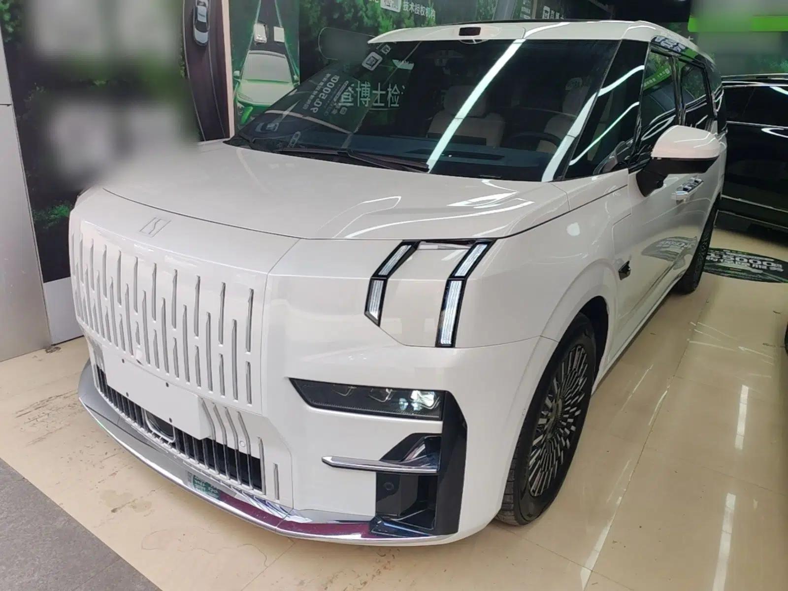 Zeekr 009 2024 Six-Seat Executive Version 4WD 108 kWh — миниатюра 1