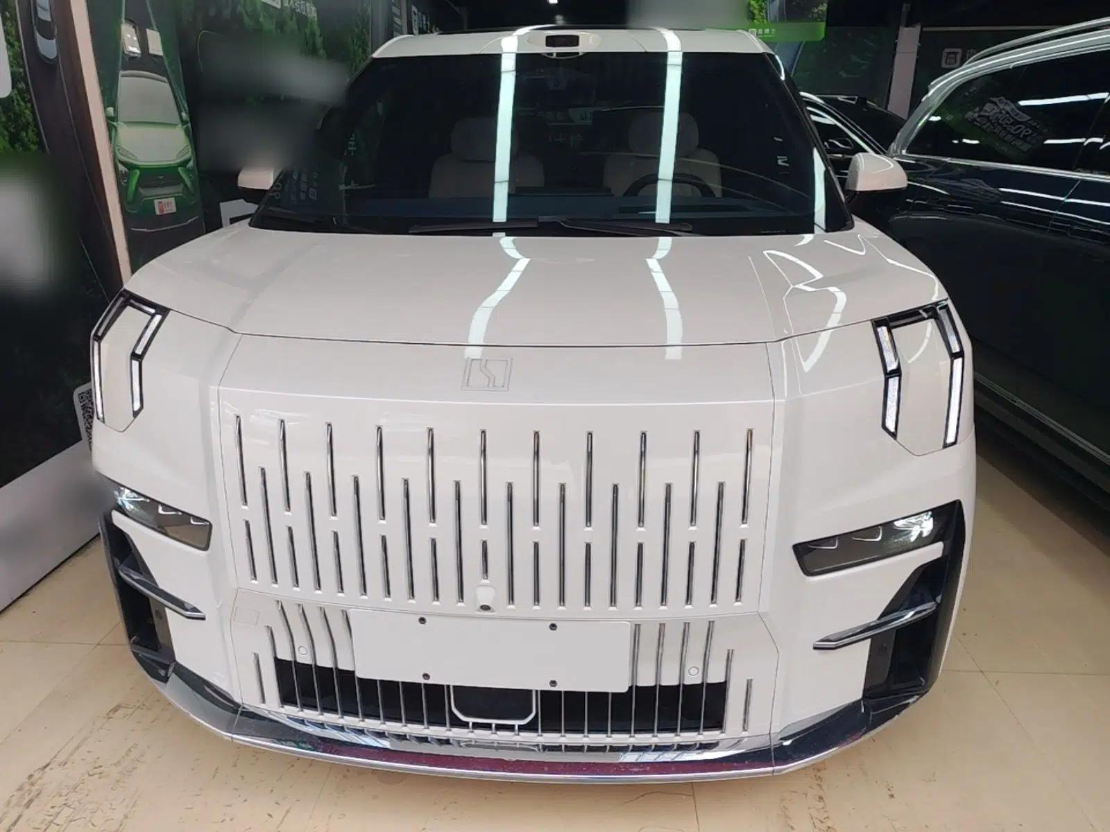 Zeekr 009 2024 Six-Seat Executive Version 4WD 108 kWh — миниатюра 2