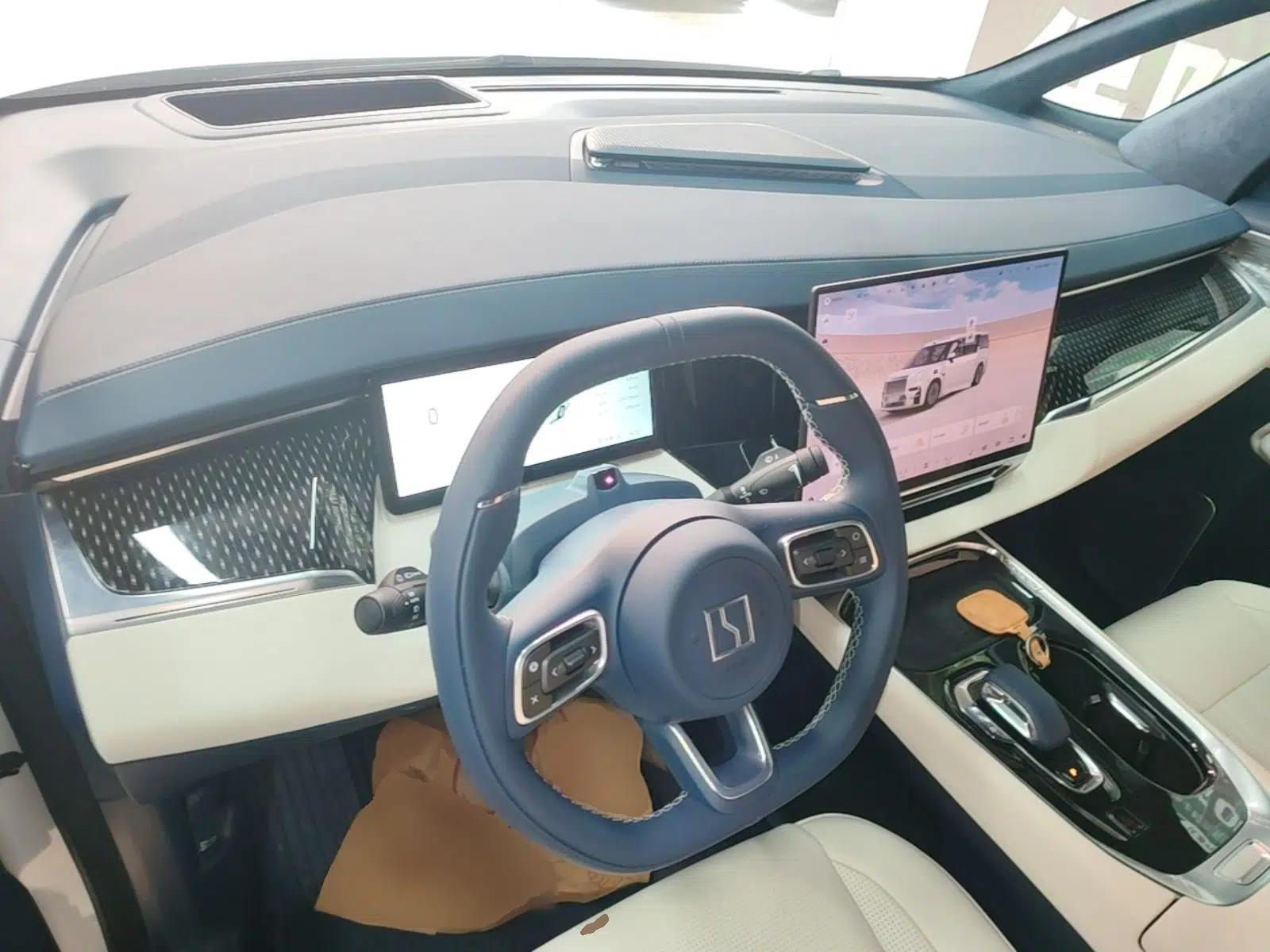 Zeekr 009 2024 Six-Seat Executive Version 4WD 108 kWh — миниатюра 13