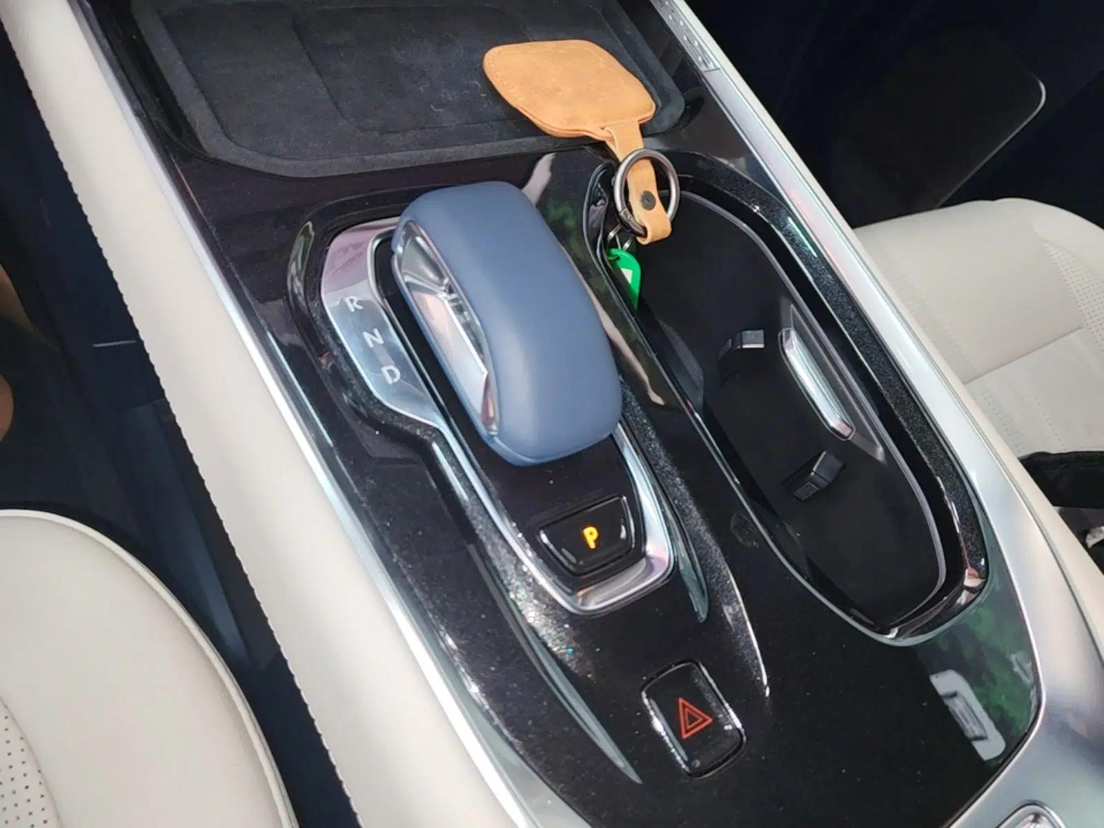 Zeekr 009 2024 Six-Seat Executive Version 4WD 108 kWh — миниатюра 17