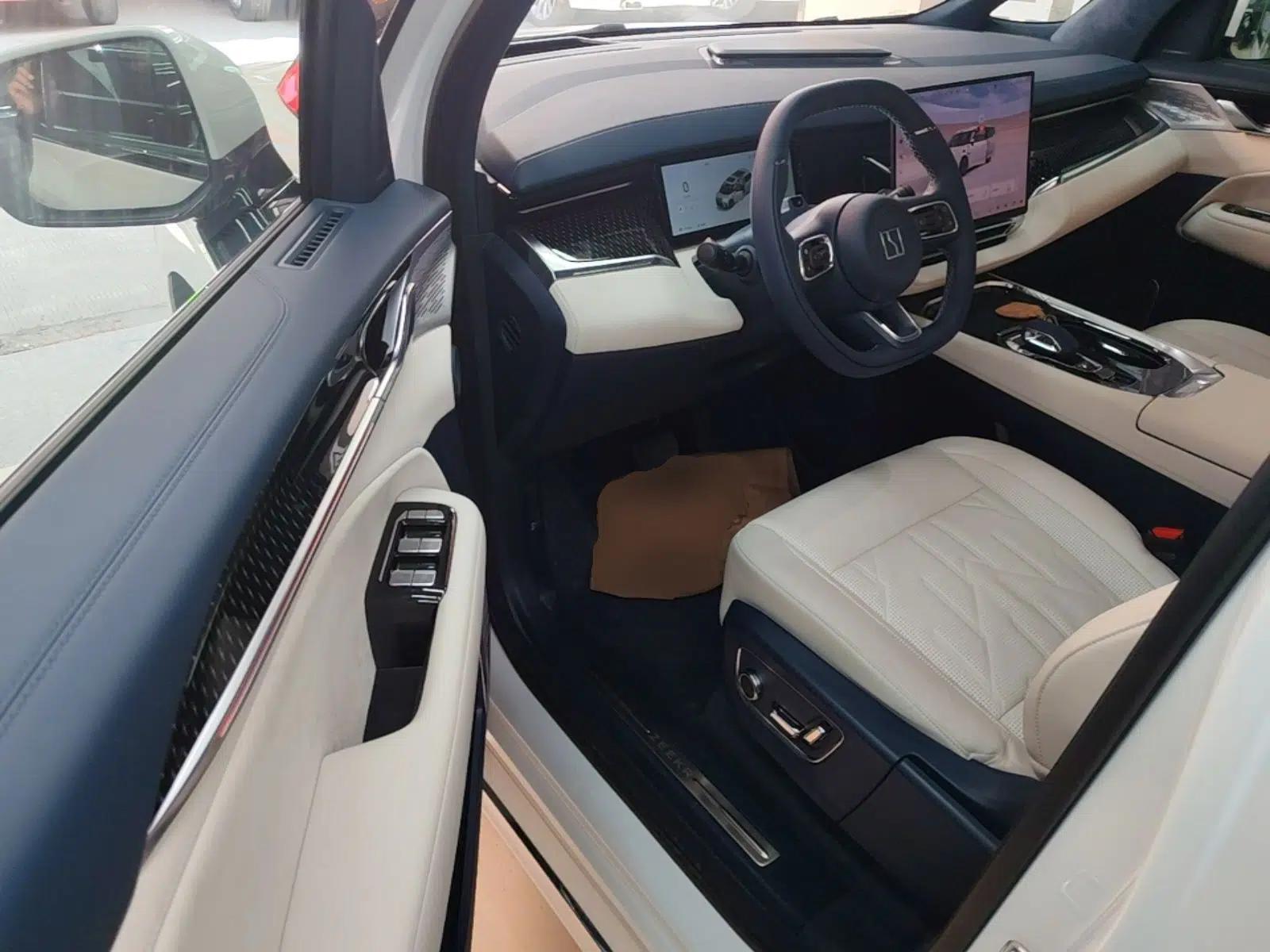 Zeekr 009 2024 Six-Seat Executive Version 4WD 108 kWh — миниатюра 19