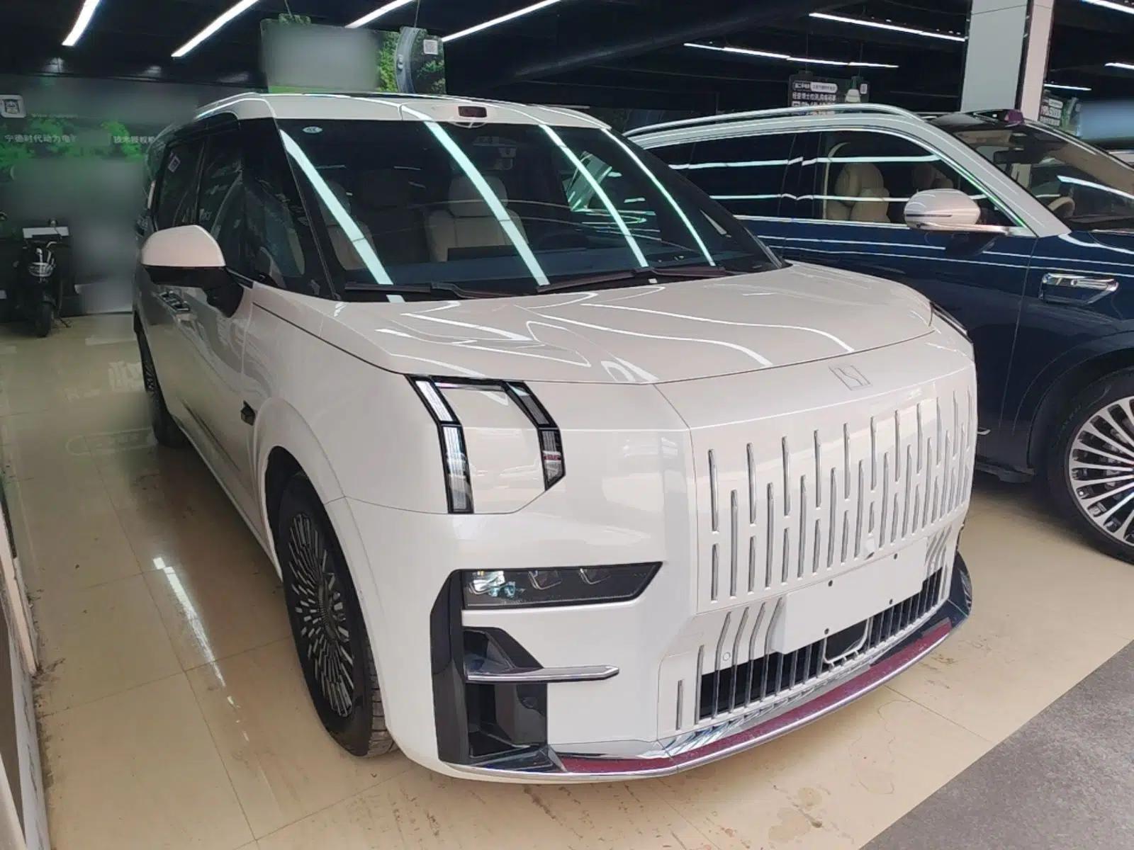 Zeekr 009 2024 Six-Seat Executive Version 4WD 108 kWh — миниатюра 3