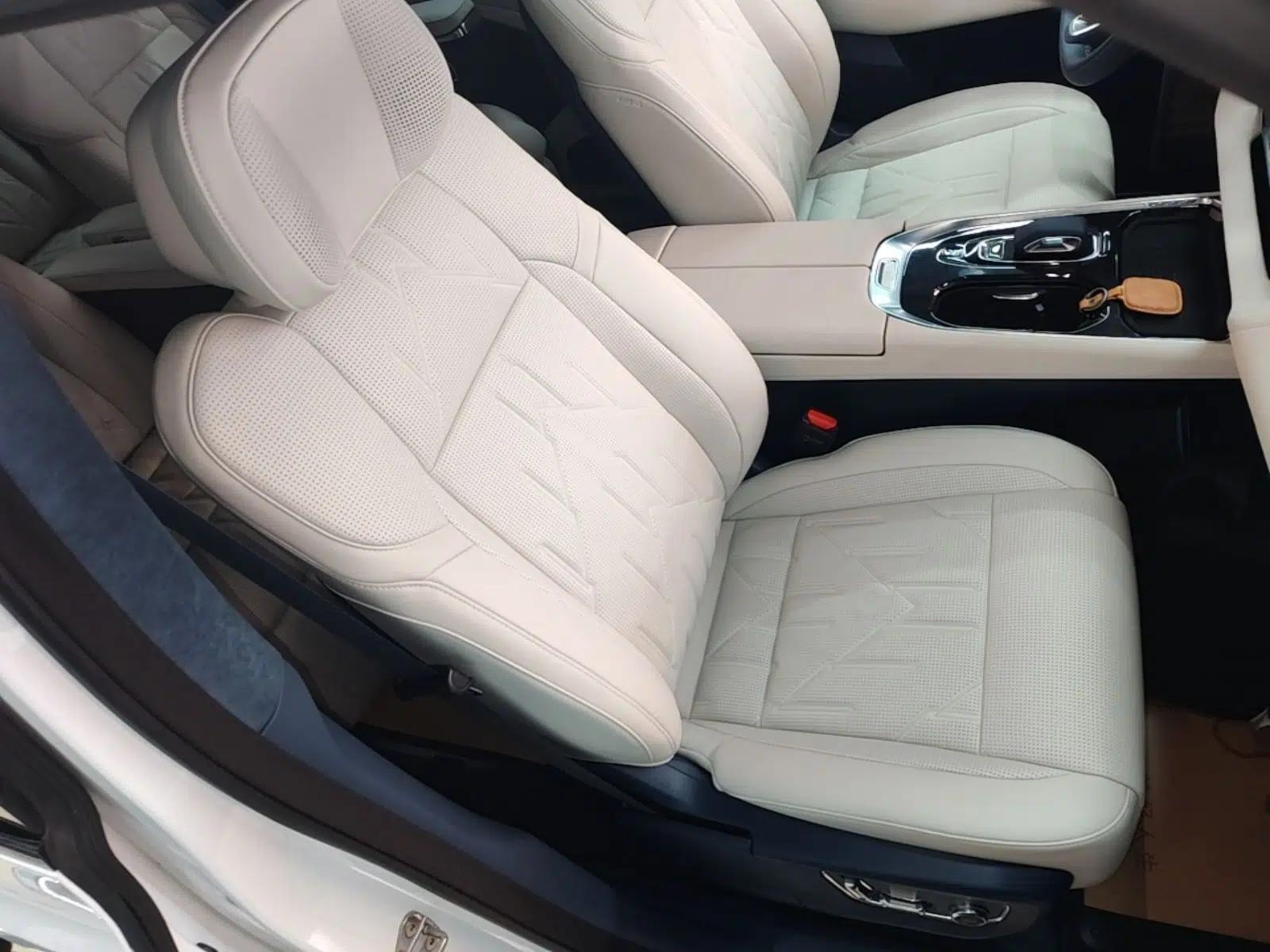 Zeekr 009 2024 Six-Seat Executive Version 4WD 108 kWh — миниатюра 23