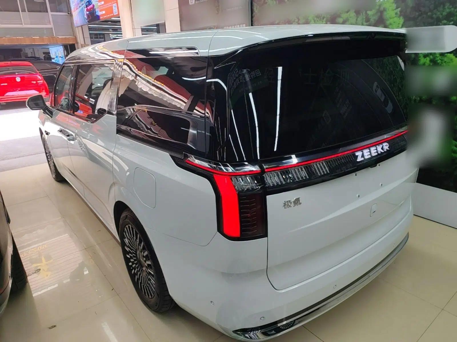 Zeekr 009 2024 Six-Seat Executive Version 4WD 108 kWh — миниатюра 4