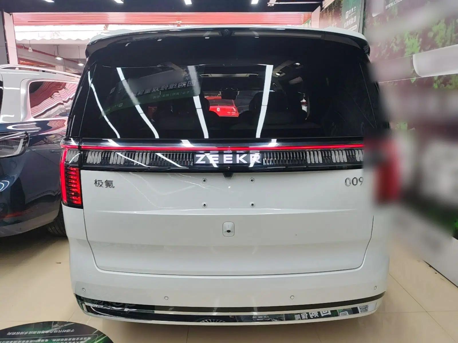 Zeekr 009 2024 Six-Seat Executive Version 4WD 108 kWh — миниатюра 5