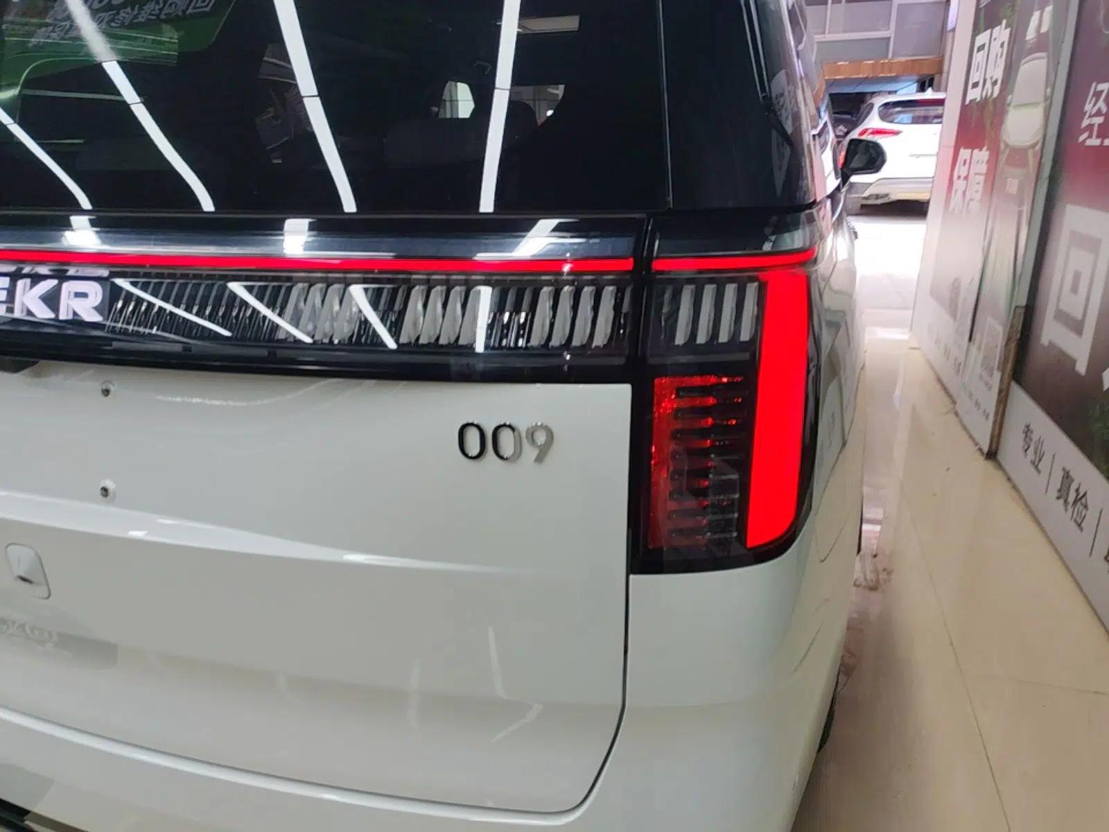 Zeekr 009 2024 Six-Seat Executive Version 4WD 108 kWh — миниатюра 7