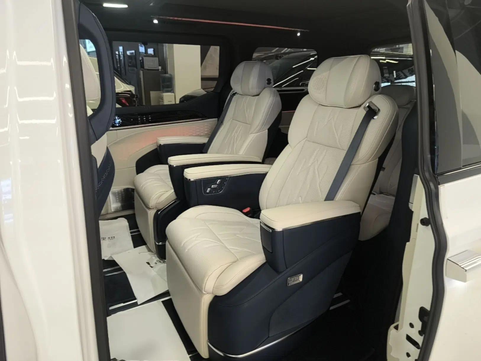 Zeekr 009 2024 7-Seater Walk-Through Version Four-Wheel Drive 108 kWh — миниатюра 19