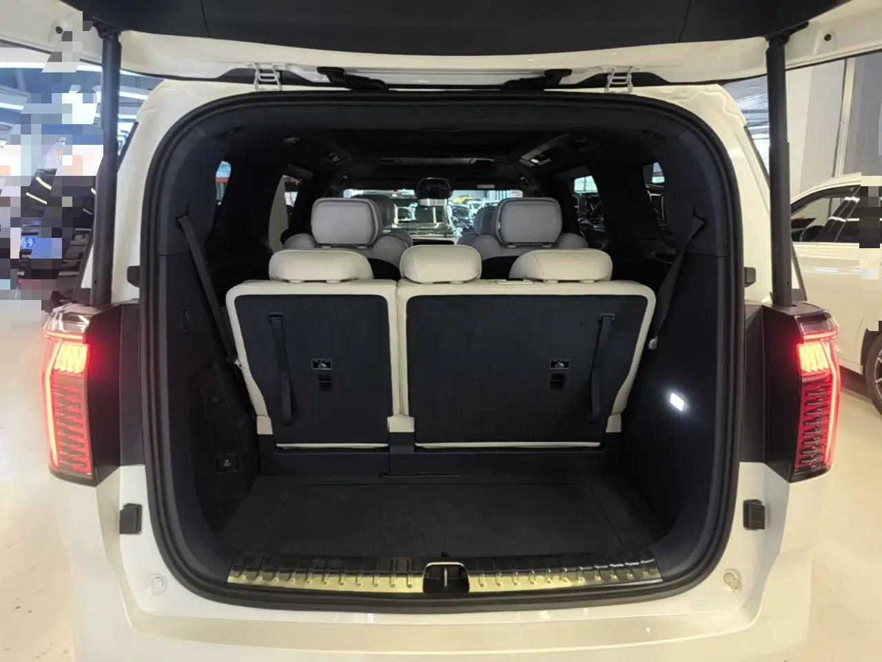 Zeekr 009 2024 7-Seater Walk-Through Version Four-Wheel Drive 108 kWh — миниатюра 21