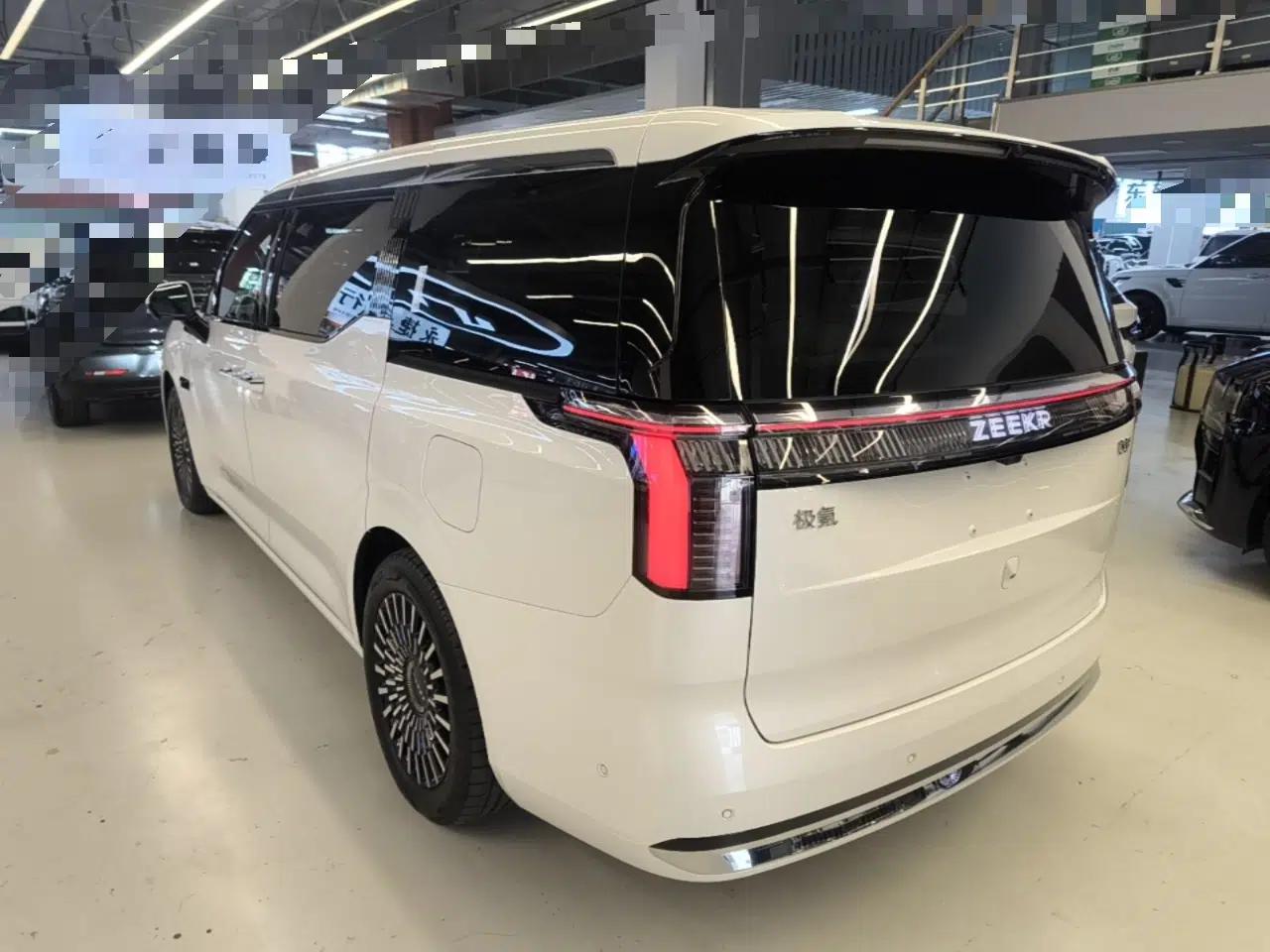 Zeekr 009 2024 7-Seater Walk-Through Version Four-Wheel Drive 108 kWh — миниатюра 7