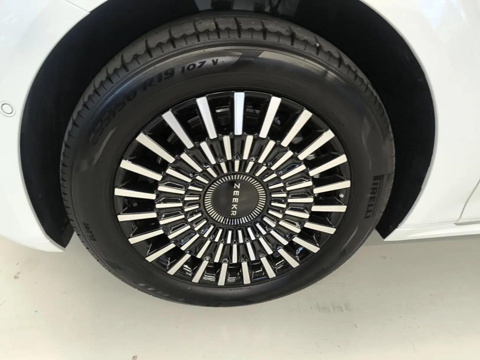Zeekr 009 2024 7-Seater Walk-Through Version Four-Wheel Drive 108 kWh — миниатюра 9