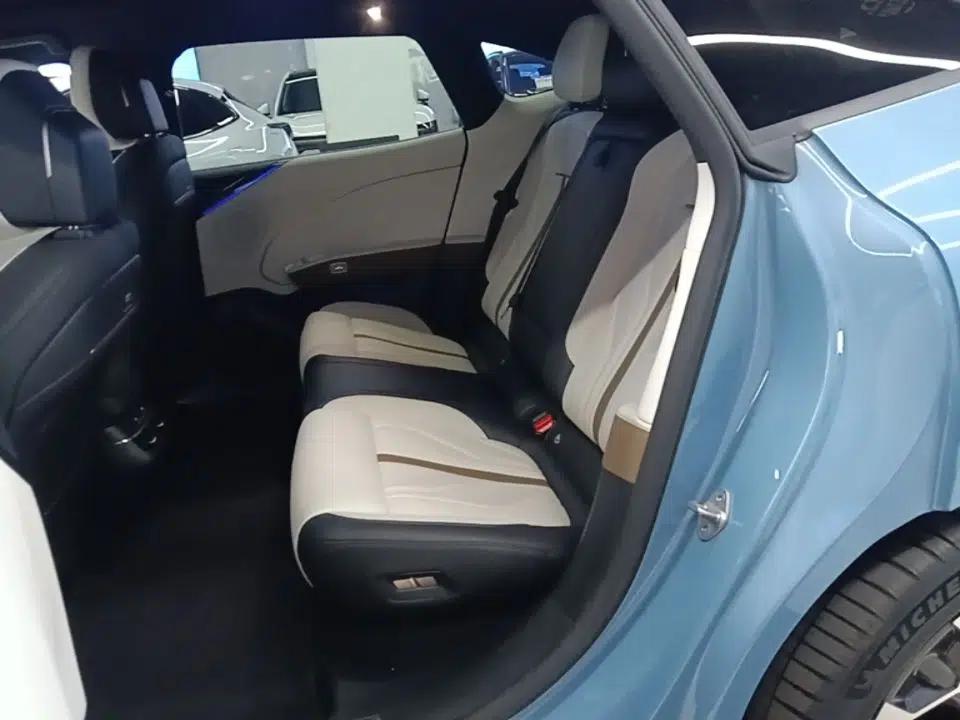 Zeekr 007GT 2025 Four-Wheel Drive Intelligent Driving Version 75 kWh — миниатюра 19