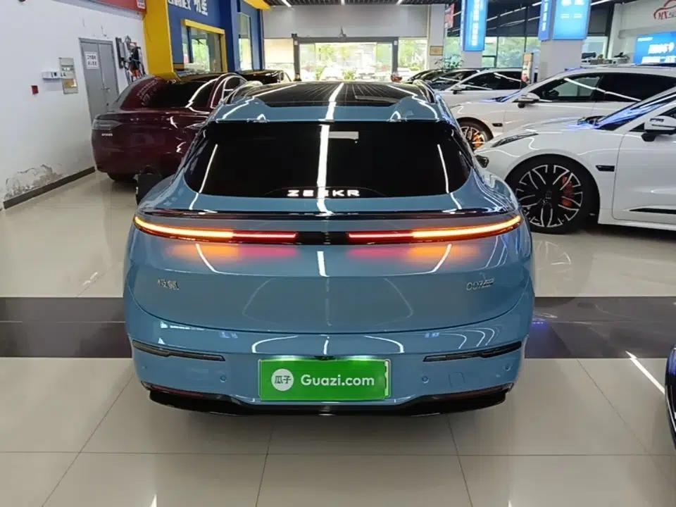 Zeekr 007GT 2025 Four-Wheel Drive Intelligent Driving Version 75 kWh — миниатюра 3
