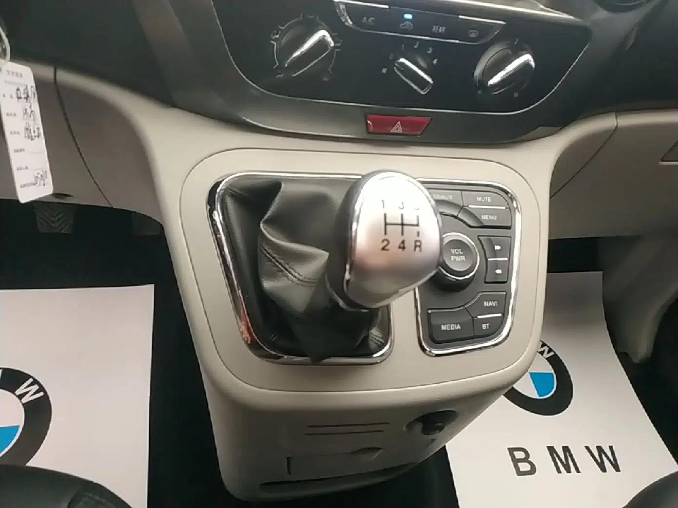 JAC Refine M3 2016 IKEA Edition 1.6L Luxury Smart Model — миниатюра 17